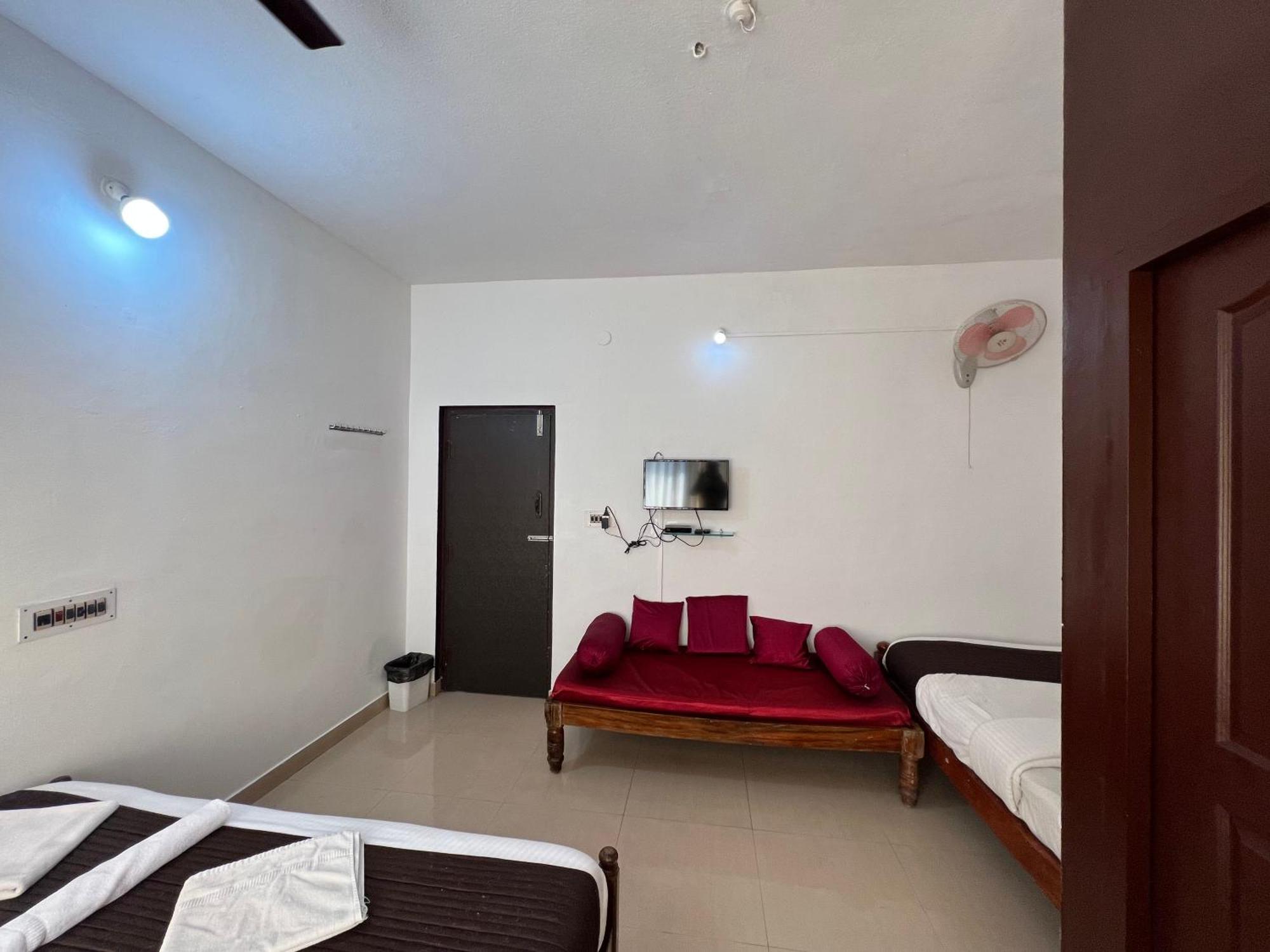 Hotel Caveri Inn マディケーリ エクステリア 写真