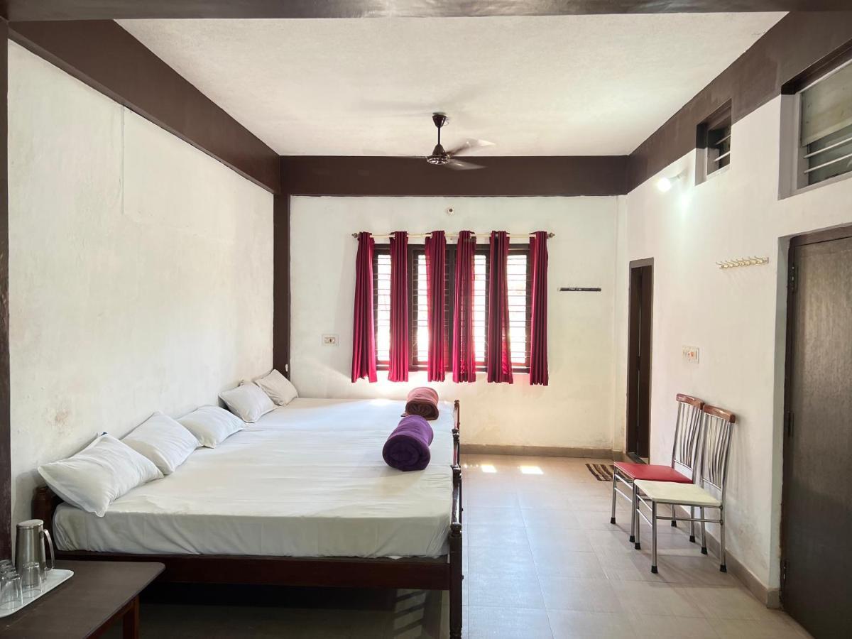 Hotel Caveri Inn マディケーリ エクステリア 写真